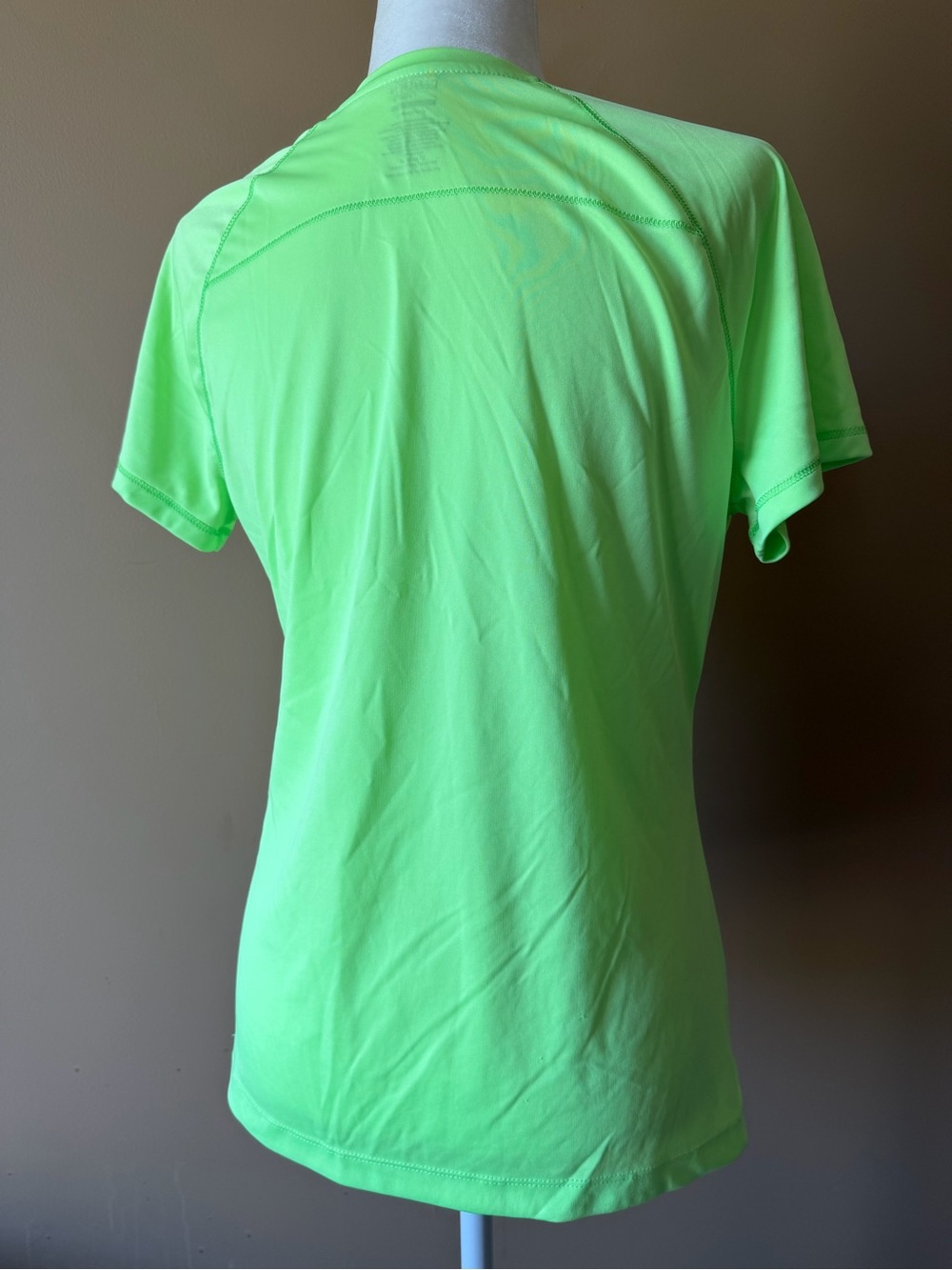 Danskin Now Mint Sizzle Neon Green V-Neck Activewear Tee Size Large (12/14) - Picture 3 of 4